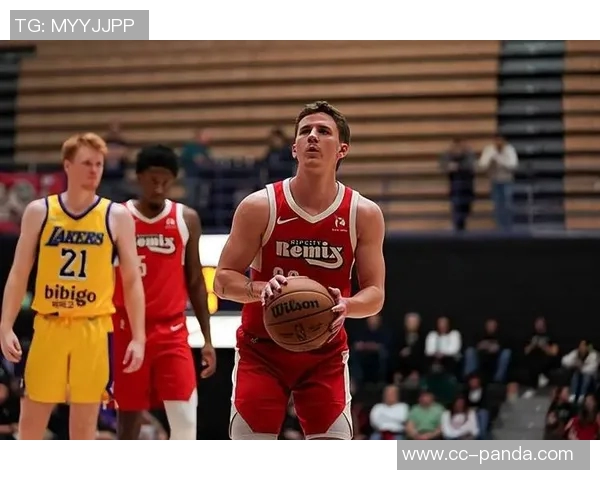 沃尔夫表现出色27号秀10投6中三分全中助力球队赢得比赛